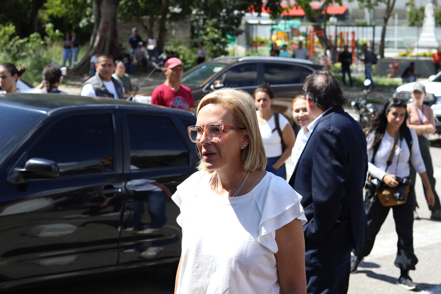 González Urrutia's daughter denounces extortion to force her father to abandon his fight