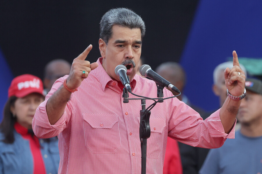 Maduro Changes Language, Seeks Dialogue in English Amid Tension with the US