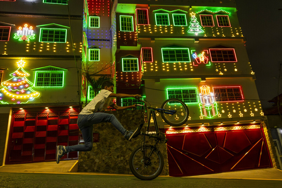 Venezuelans Preserve Christmas Spirit Amid Political Uncertainty