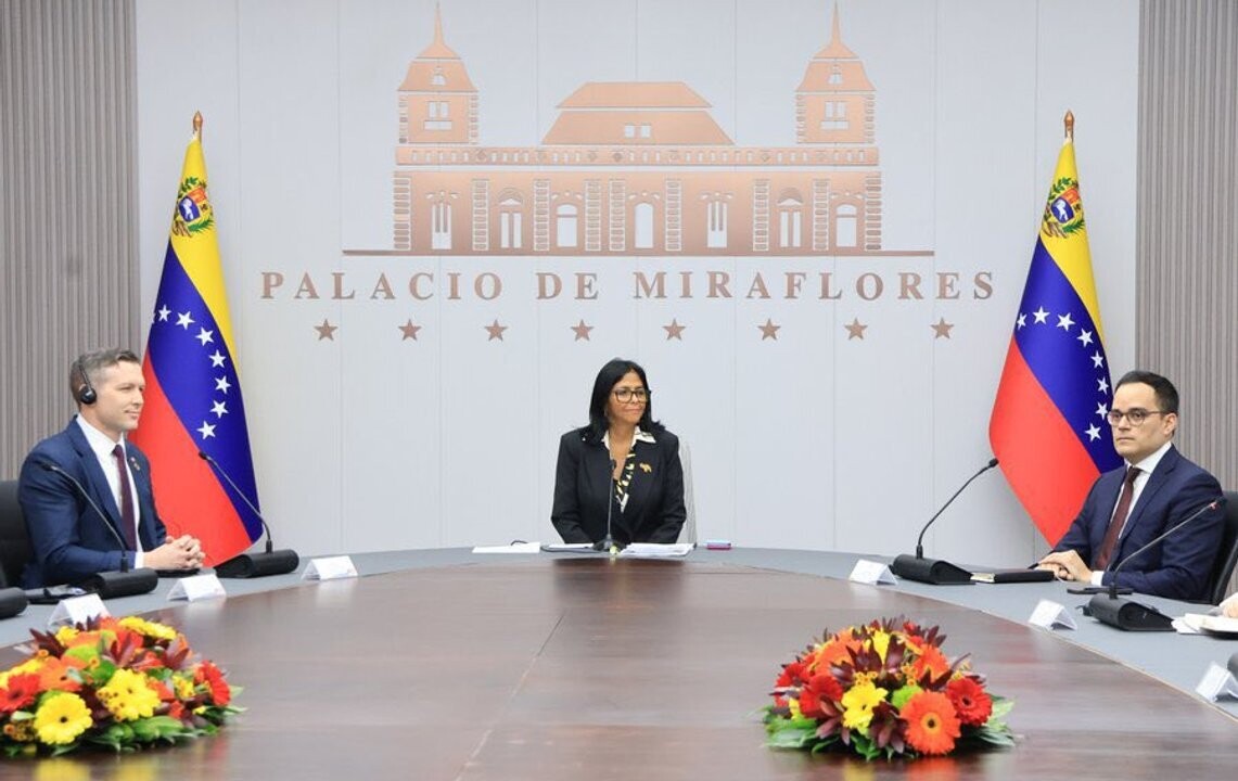 Venezuela dismantles Kirchner hall