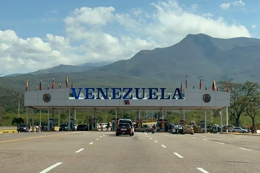 Venezuela Passengers Seek Complex Routes Amid International Flight Cancellations