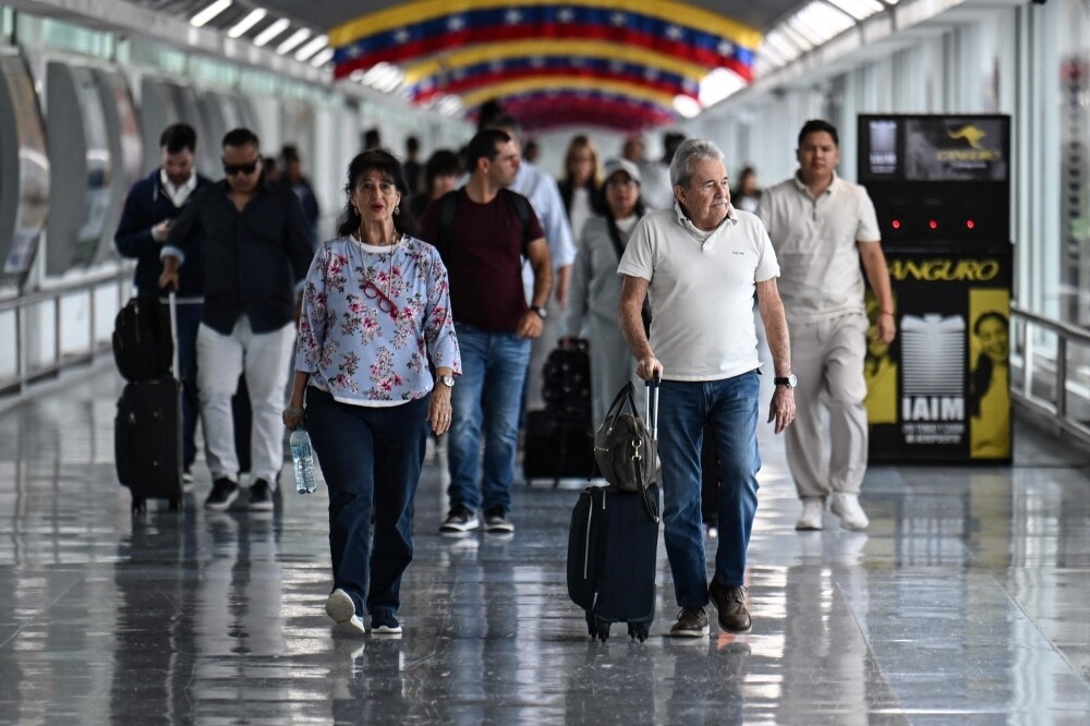 Venezuela Orders Resumption of International Flights Within 48 Hours