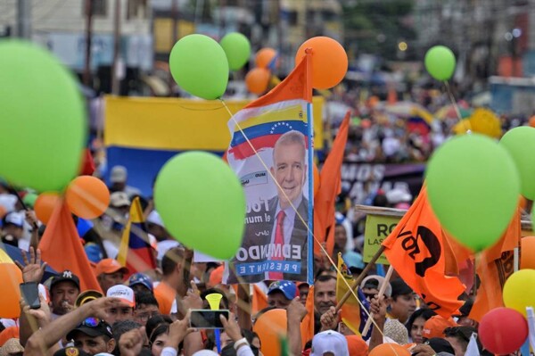 Тысячи сторонников оппозиции собрались на митинге в Баринасе, Венесуэла