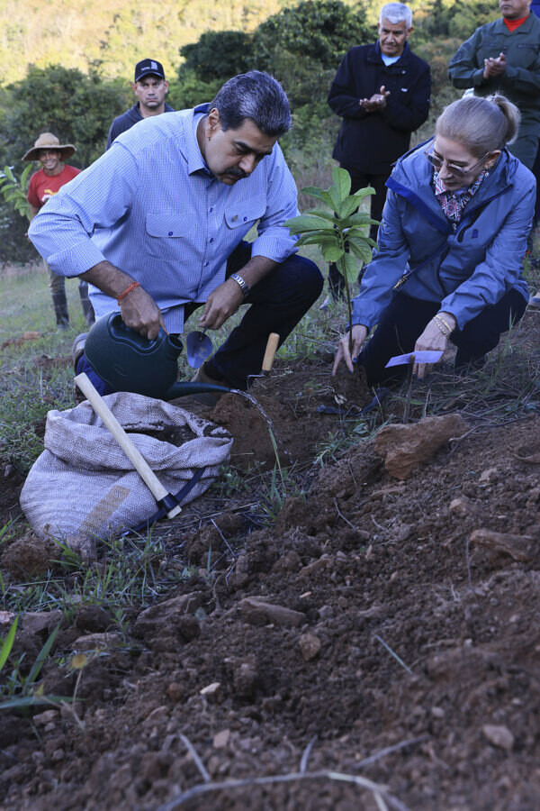 Maduro says food export will be new source of currency for Venezuela