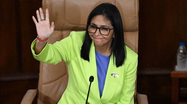 Venezuela's Acting President Calls on US to Stay Out of Country's Politics